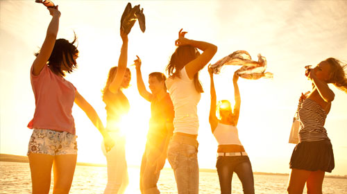 硝烟弥漫下的希望之光：乌克兰客场奏凯，欧预赛晋级触手可及！