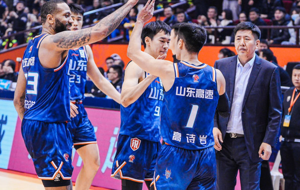 山东男篮客场大胜云南，迎来连胜(山东男篮客场大胜云南,迎来连胜一场)
