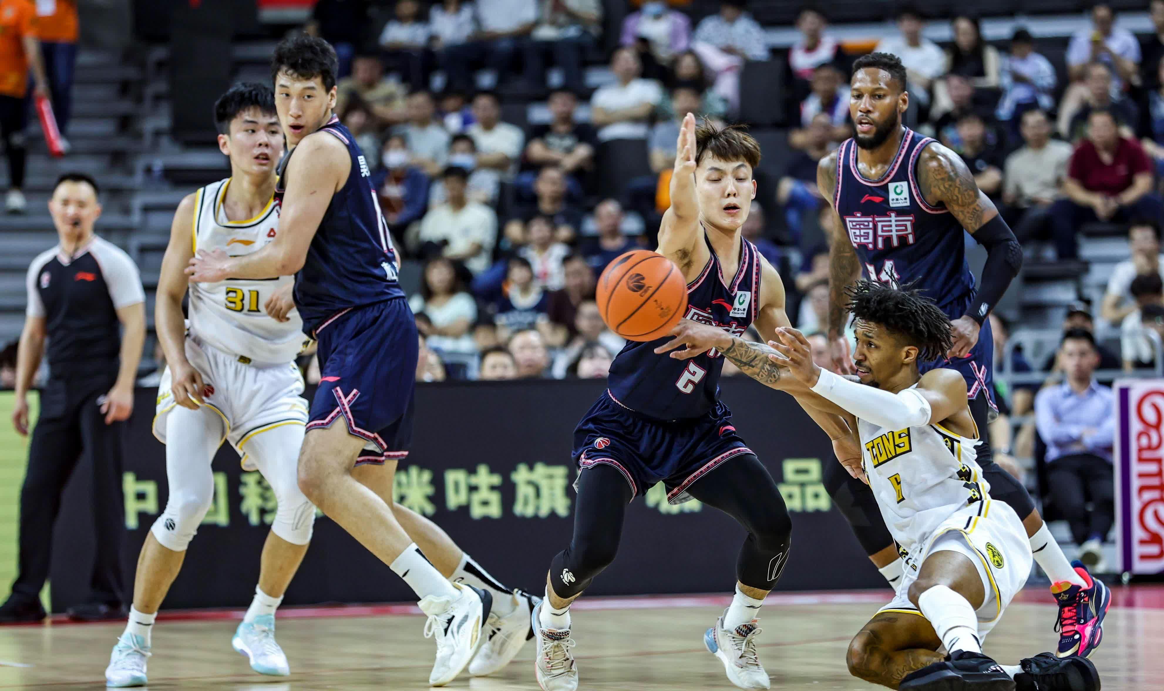 关于深圳队成为本场最大亮点，中超瞬间破防，救主的信息