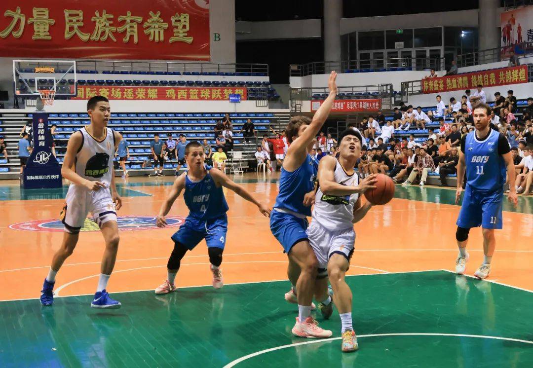 篮球专业队伍在国际比赛中取得胜利