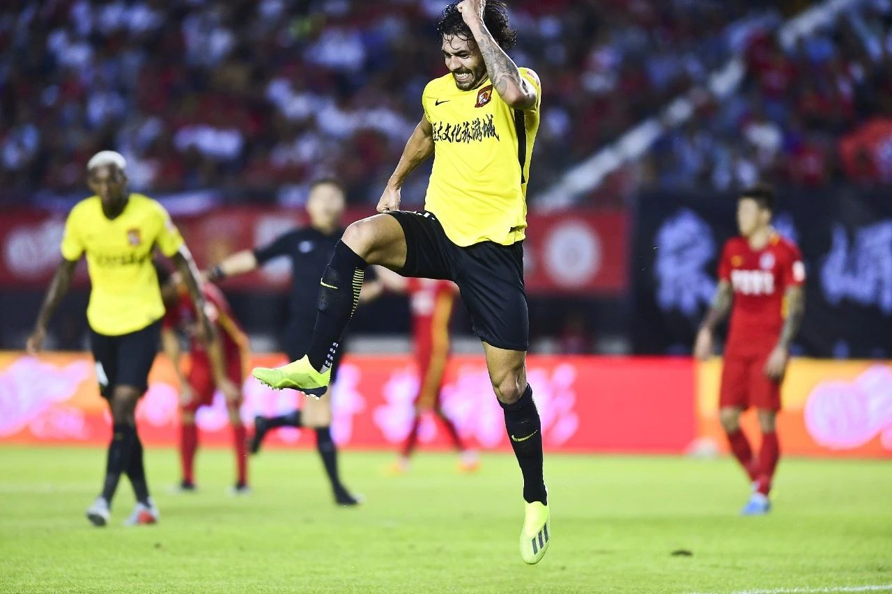 爱游戏体育下载-包含广州恒大客场击败天津泰达，领跑积分榜的词条