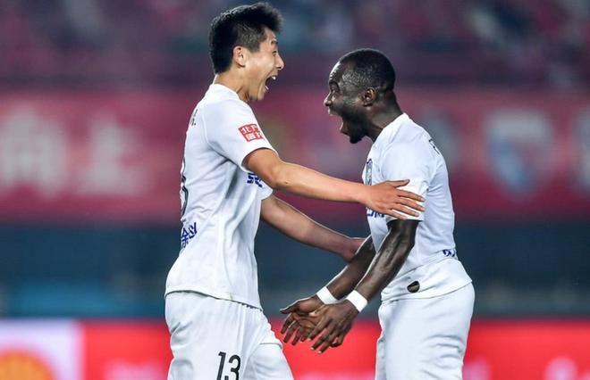 包含广州恒大客场击败天津泰达,领跑积分榜的词条 包含广州恒大客场击败天津泰达,领跑积分榜的词条