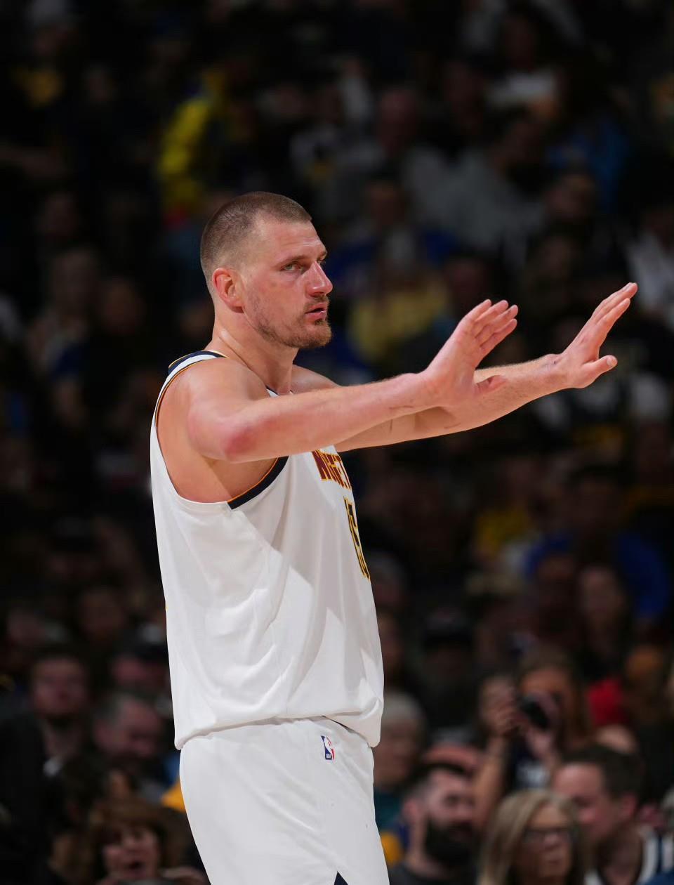 76人球员西蒙斯完成手术治疗