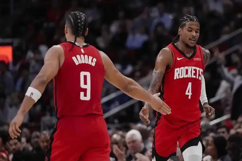 火箭力克森林狼，豪取四连胜