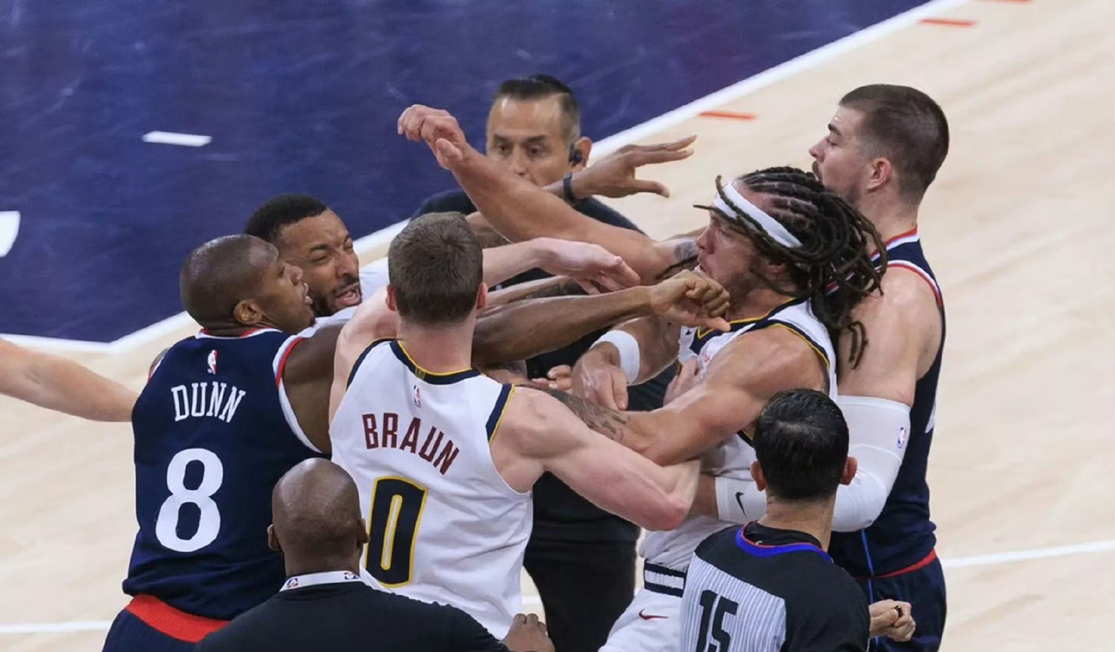 爱游戏体育网站-包含众球员发挥极佳，联手打破对手防守的词条