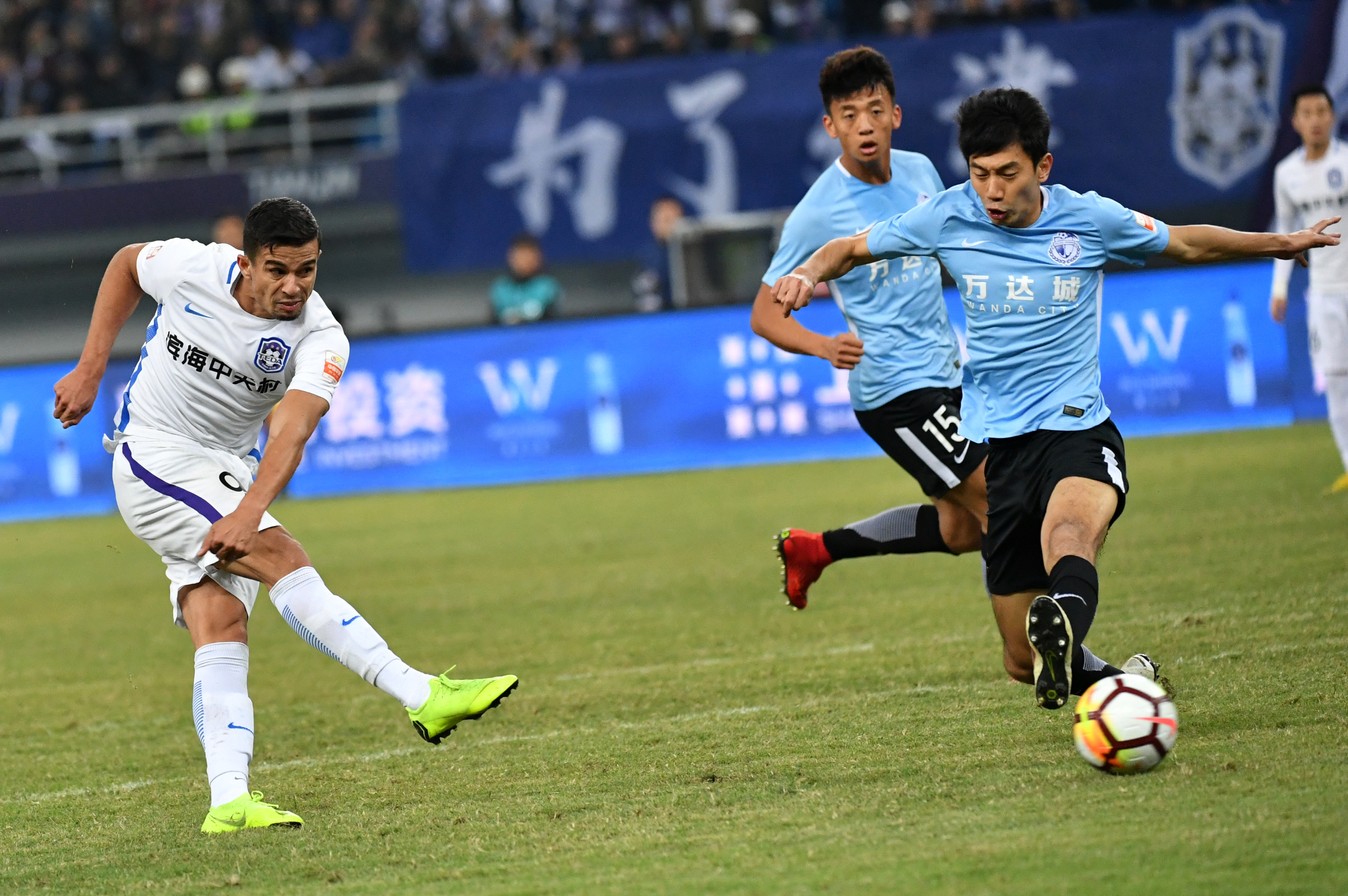 大连一方客场逆袭,成功击败对手 大连一方客场逆袭,成功击败对手