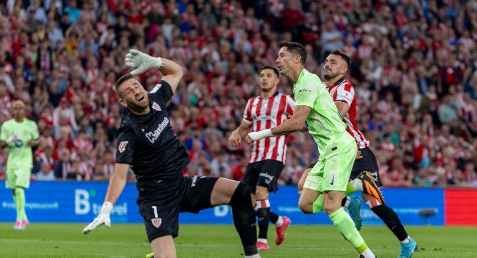 包含波兰射手莱万多夫斯基梅开二度，率队大胜奥地利的词条