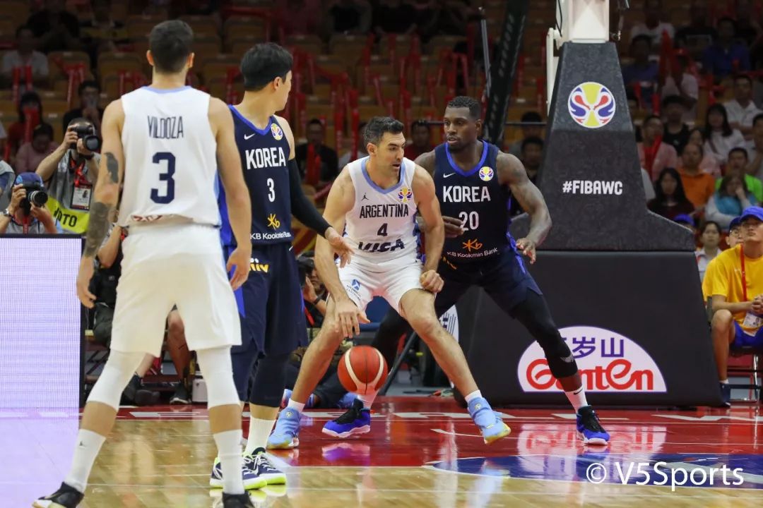 俄罗斯男篮击败西班牙队，晋级四强强势领先