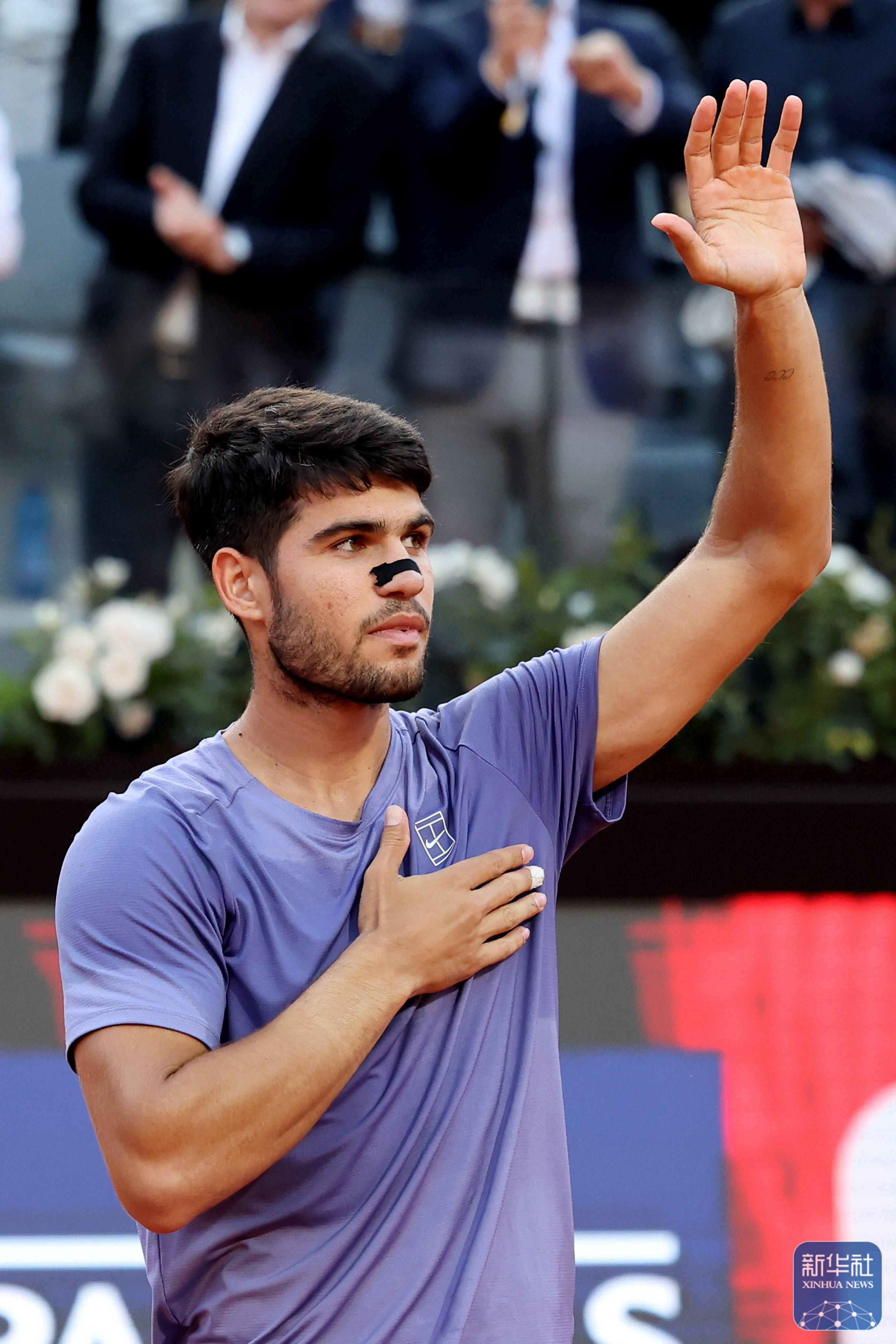 意大利运动员表现抢眼,夺得冠军 意大利运动员表现抢眼,夺得冠军