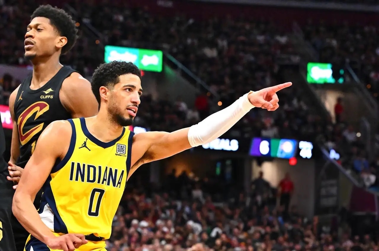 包含步行者胜热火，跻身东部前四的词条