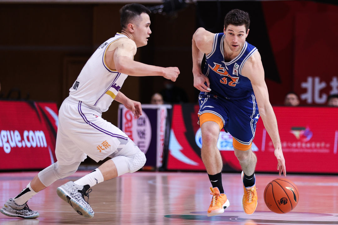 上海大鲨鱼队遭遇连败，进攻乏力的简单介绍